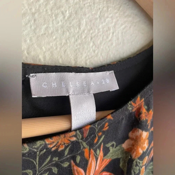 Chelsea 28 Puff Sleeve Satin Floral Dress NWT Size Small - Picture 9 of 9